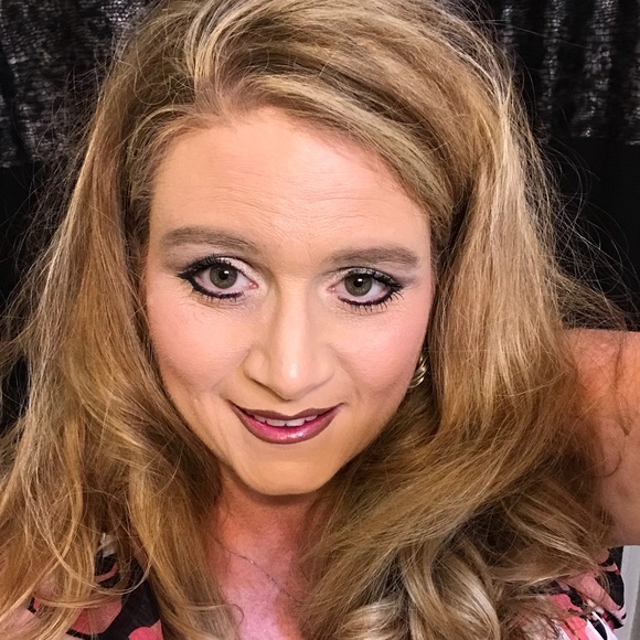 Meet your Posher, Melissa - Picture 1 of 1